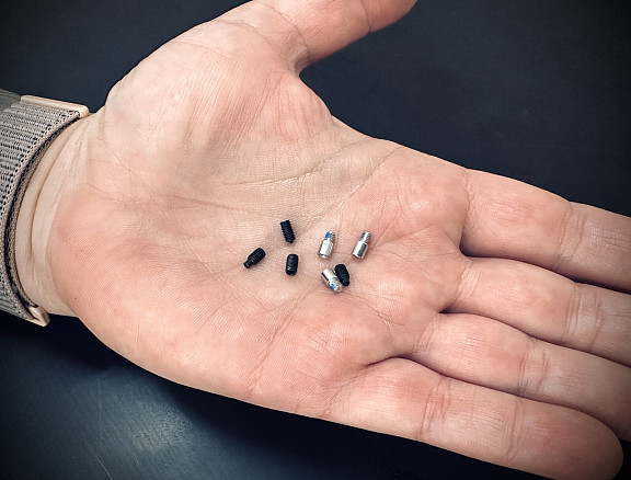 Set of screws for the AR15 barrel 3K-carbon